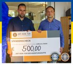 Übergabe des symbolischen Schecks im Wert von 500€
