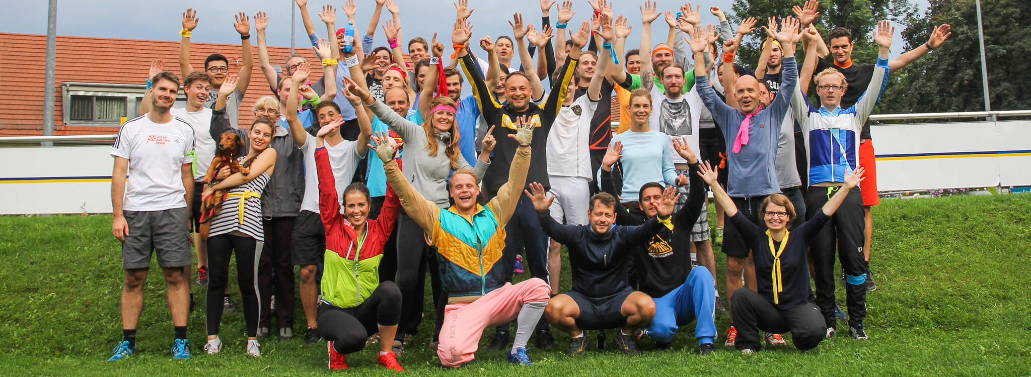 Teambild mit allen Mitarbeitern bei den 1. ART-KON-TOR Sommerspielen